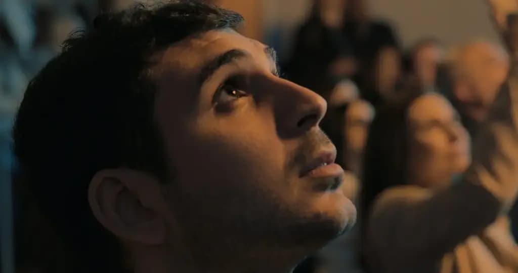 Tienimi presente